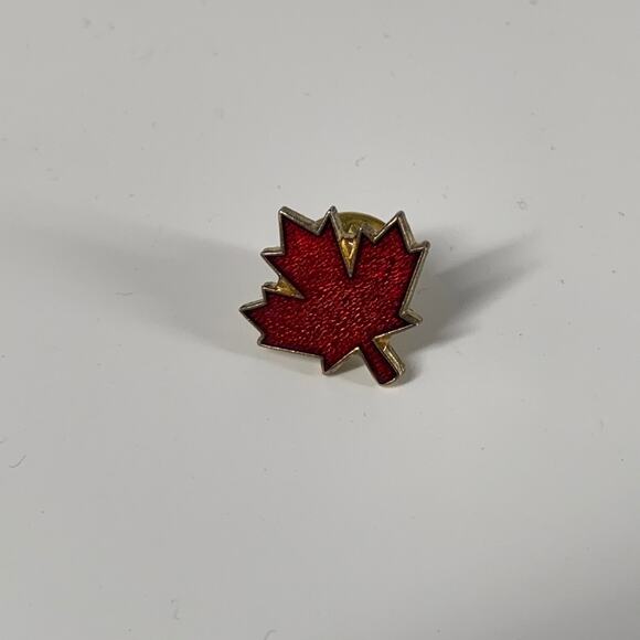 Canadian Maple leaf pin - Picture 1 of 4